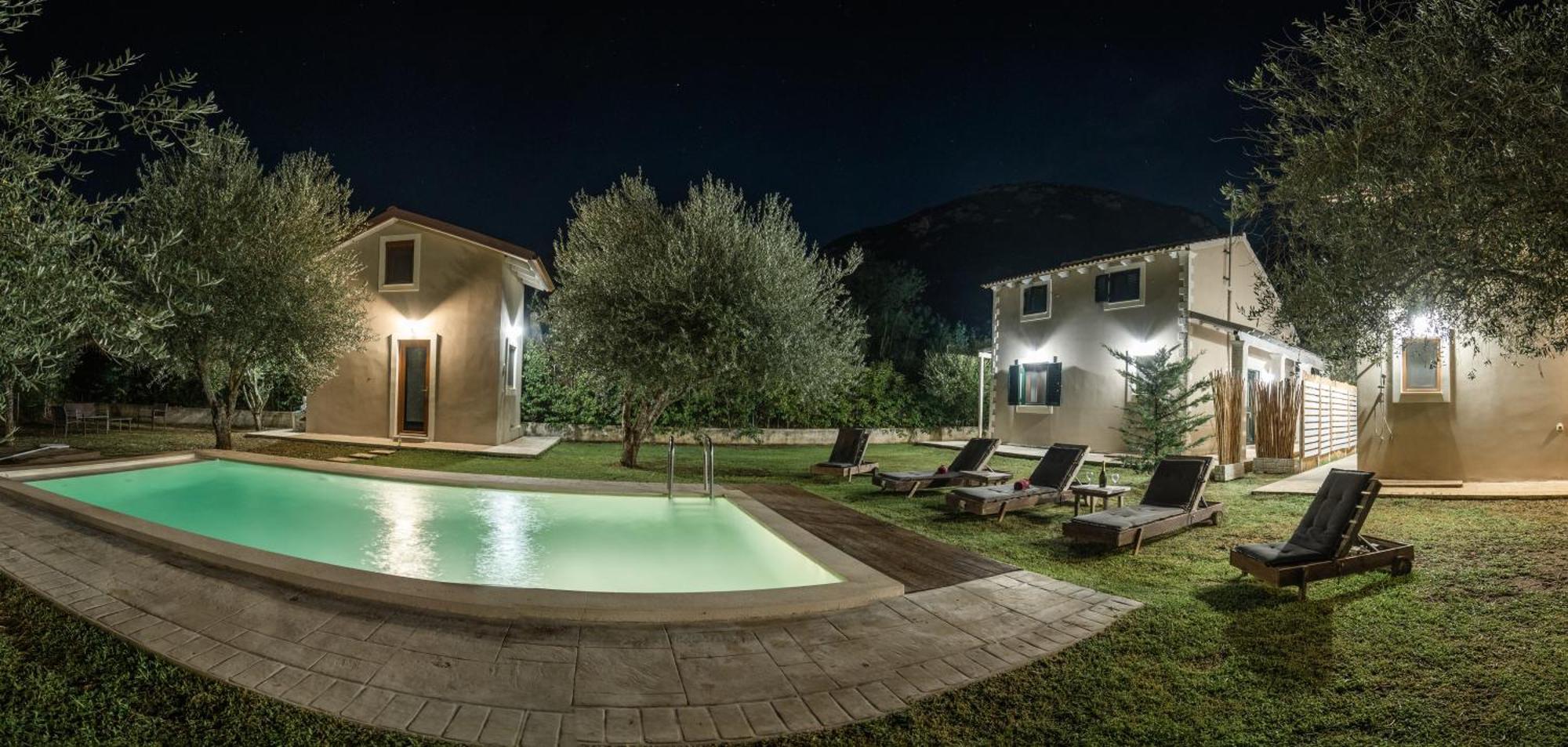 Theonymfi Luxury Villas Doukádes الغرفة الصورة